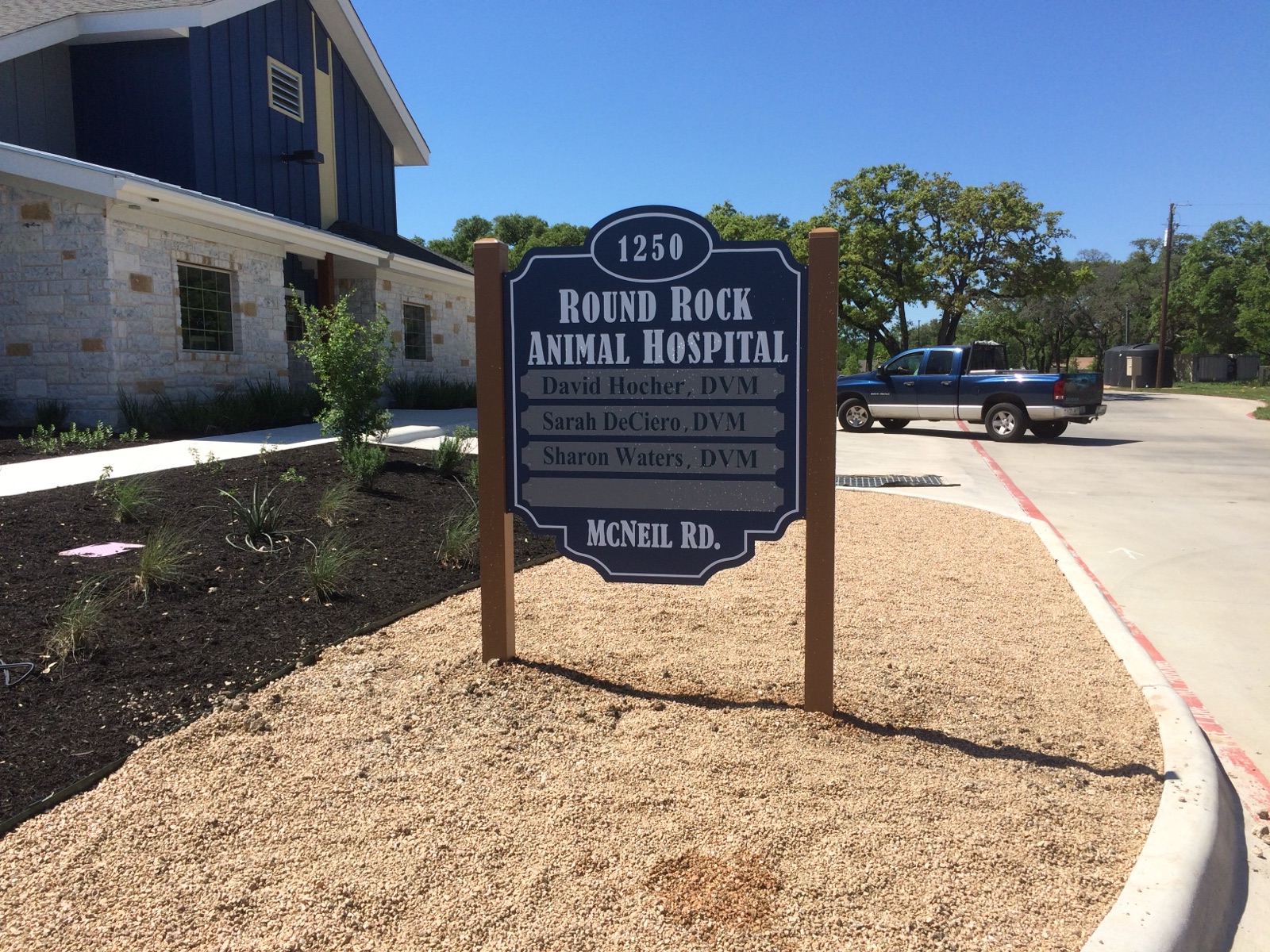 Exterior post-and-panel sign for Round Rock Animal Hospital, installed by E&A Signs